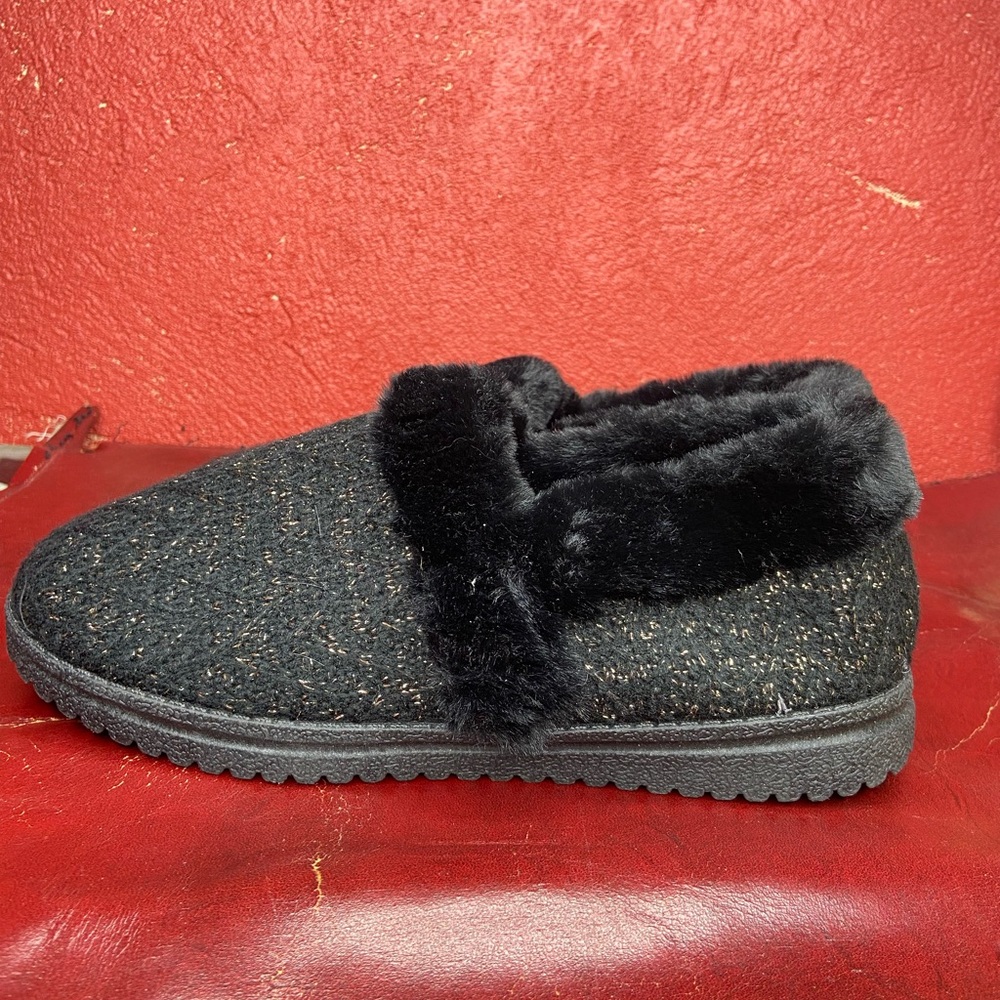 NWT Black and Gold Faux Fur Sketchers Memory Foam Sneakers Size 9.5